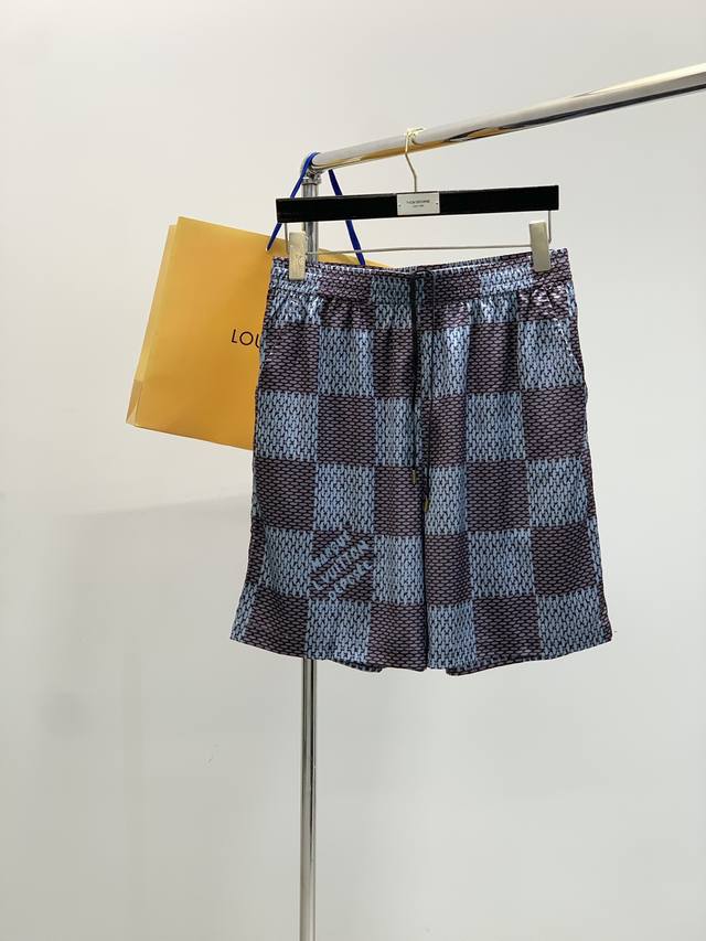 Prad's super hot-selling trendy retro-colored denim shorts are a must-have on th
