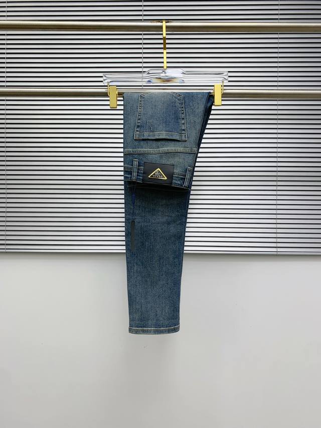 Gucci Logo is refined and upgraded, inspired by the retro style of the 1980s Ori