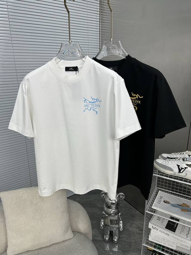 Dior Oblique Polo Shirt for Men and Women Now Available This knitted polo shirt