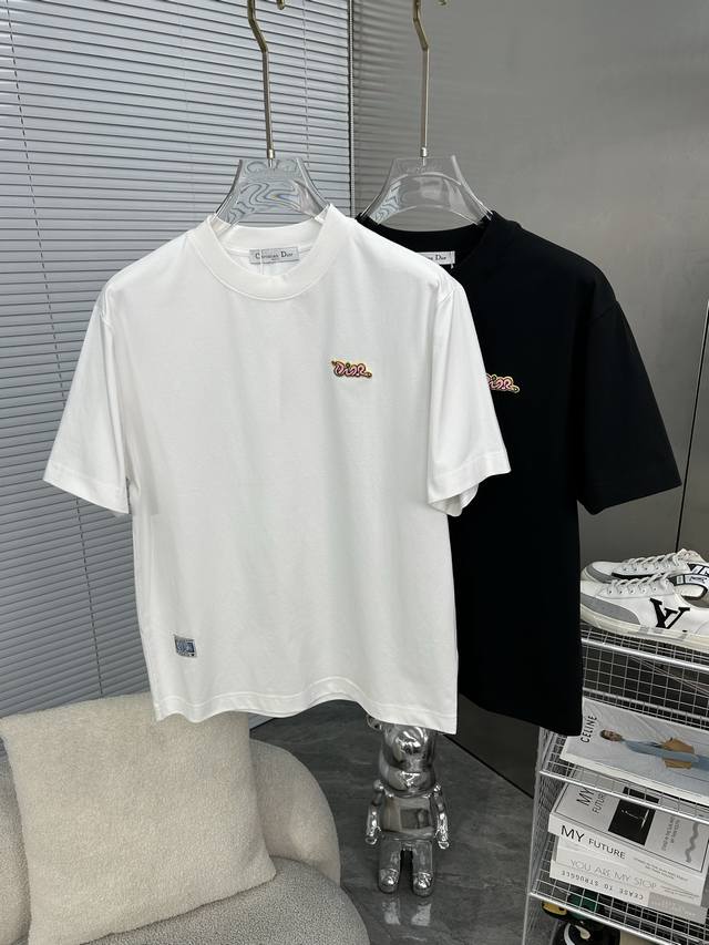 Prada short-sleeved shirt This short-sleeved shirt combines practical details wi