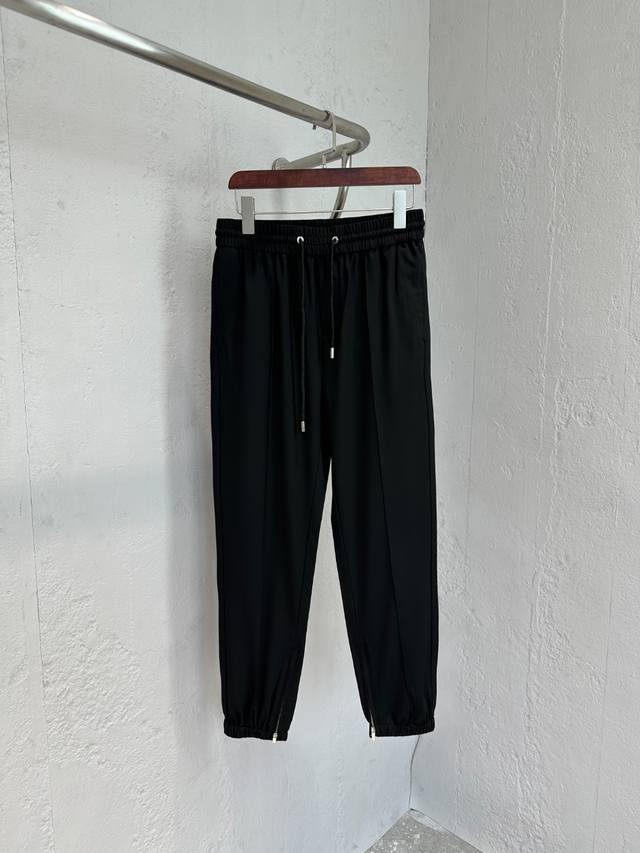 Balenciaga 24 Spring/Summer new shorts, this minimalist style expresses a modern