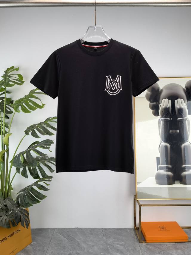 Lulu's new double-layer letter-printed short-sleeved T-shirt. The letter pattern
