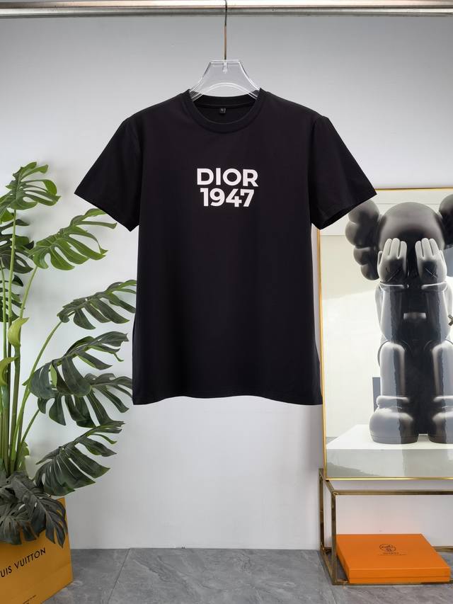 Arc'teryx's new double-layered short-sleeved T-shirt with letter prints. Whether