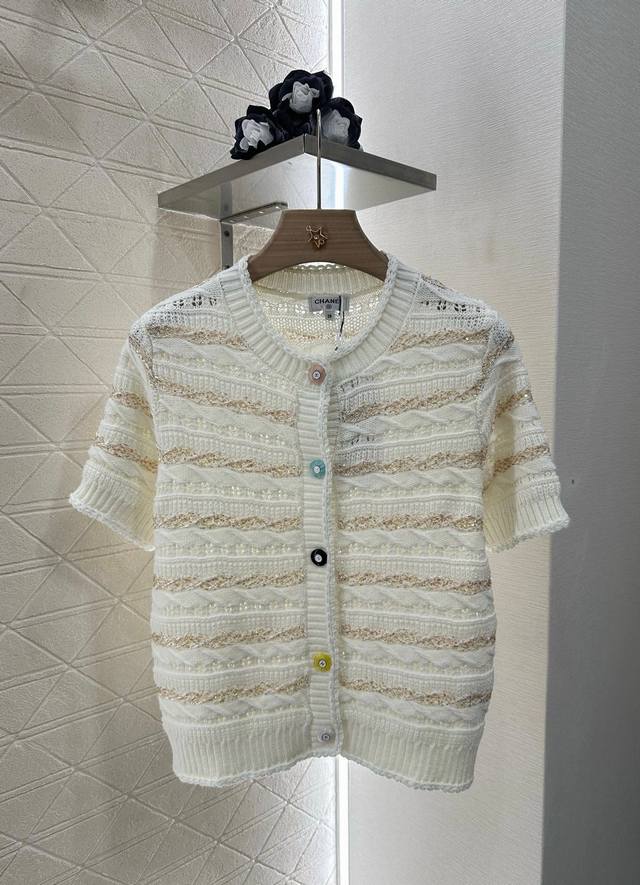 Prada's new double-layer letter-printed short-sleeved T-shirt. The letter patter