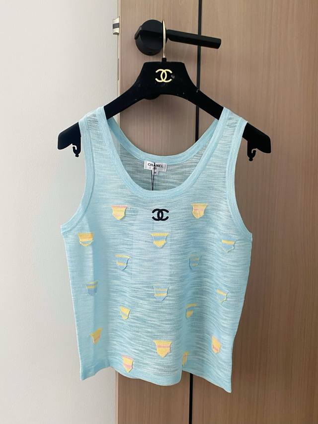 Aio new double-layer letter print short-sleeved T-shirt. Letter pattern is a hot