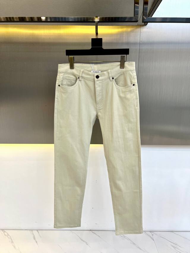 Balenciaga 2025 spring and summer new products with three complete labels. Round