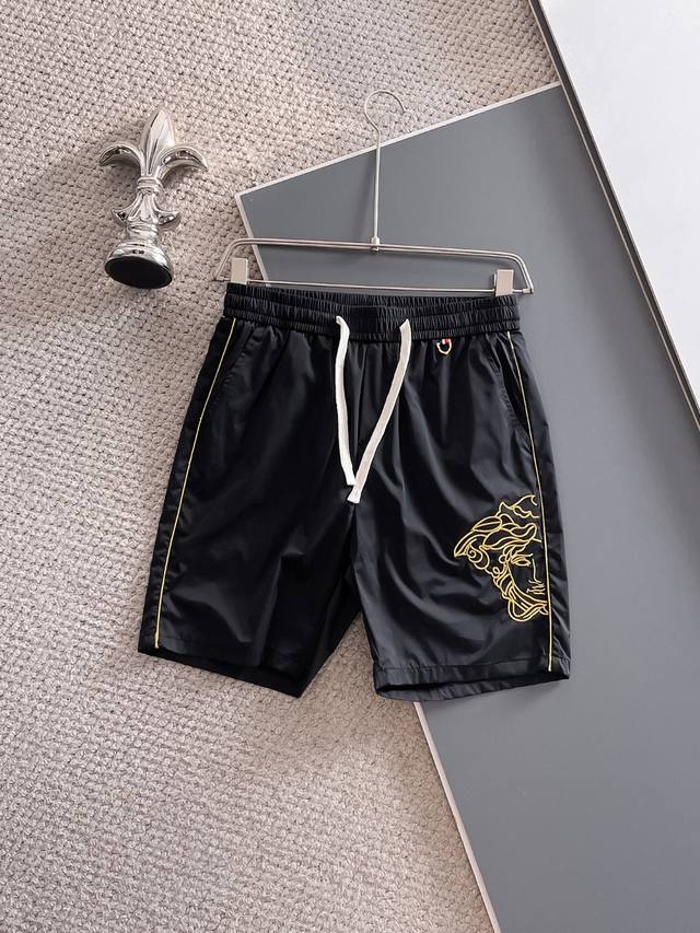 Prada. The latest men's jeans for spring and summer 2025! Heavy-duty washed deni