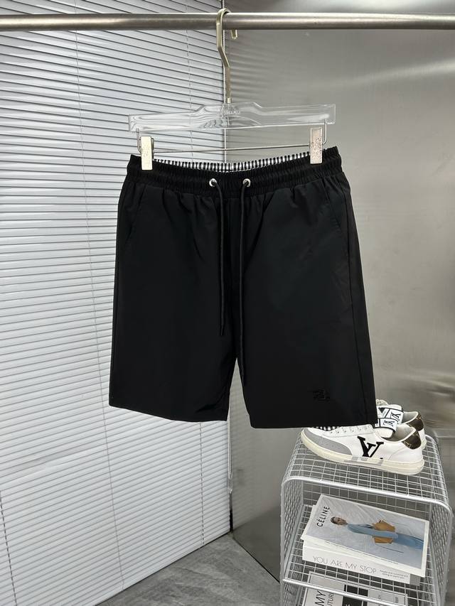 Gucci Gucci's latest men's jeans for spring and summer 2025! Heavy washed denim