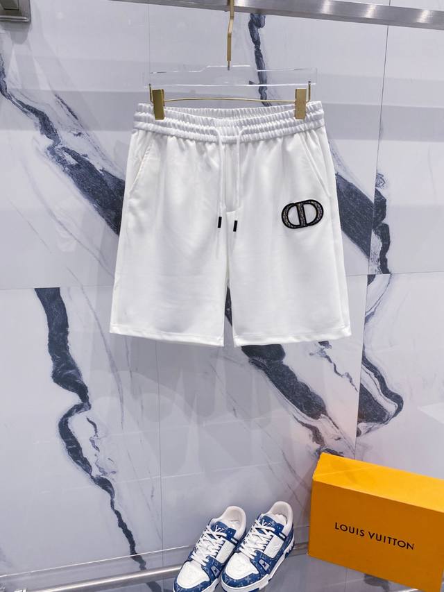 mainly promotes Arc'teryx's 2025 spring and summer new jackets, this year's coun