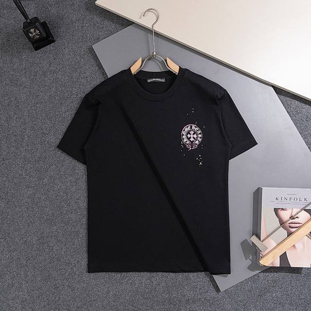 Prada, the latest short-sleeved T-shirt of 2025, handsome and fashionable, with