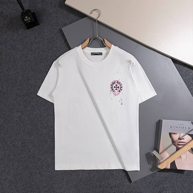 Prada, the latest short-sleeved T-shirt of 2025, handsome and fashionable, with