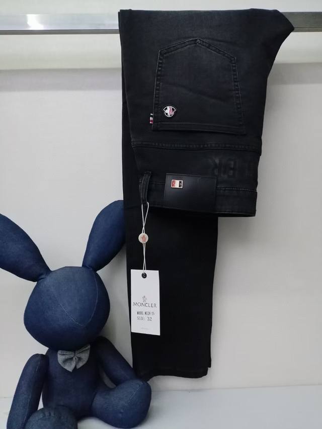 Prada 2025 new official authentic shorts, customized fabrics, three-dimensional