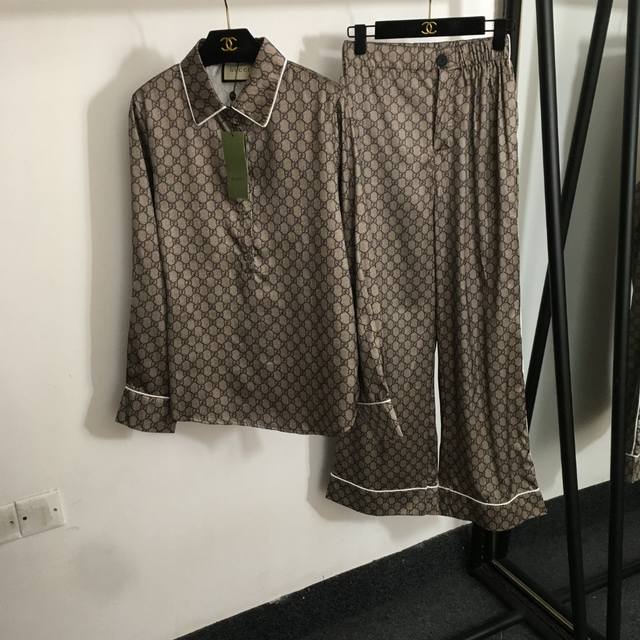 Lv Louis Vuitton 25 2025 Spring and Summer new top version The latest Lv Vibe po
