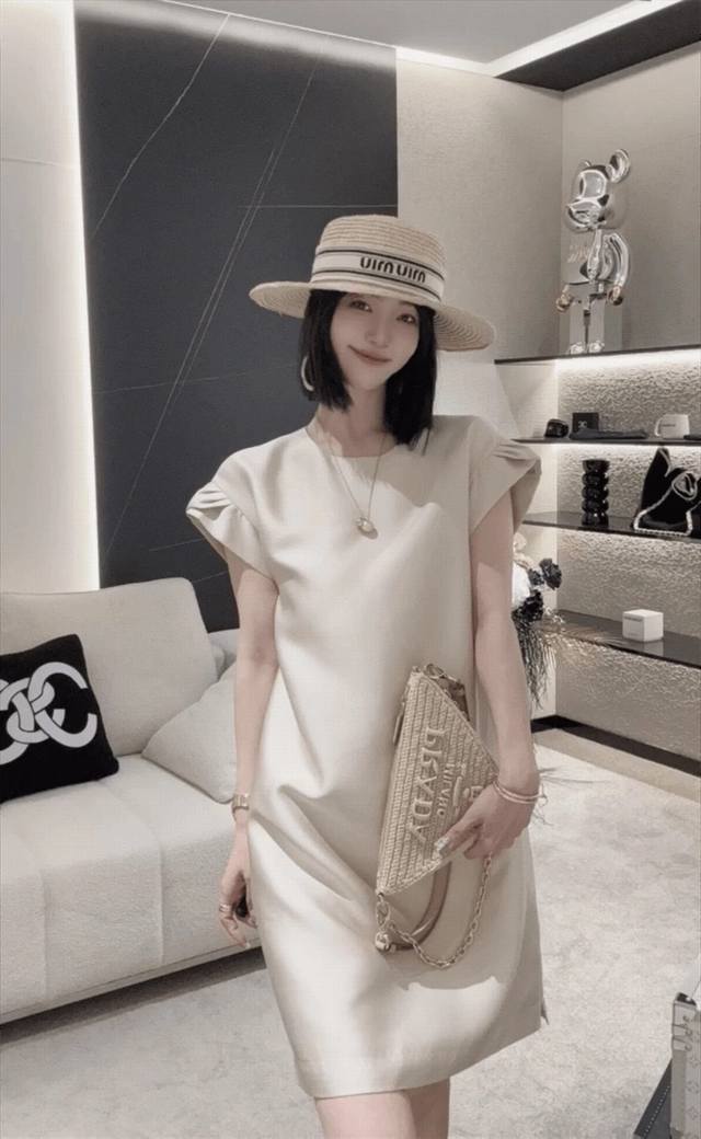 Top quality Celin*'s latest spring and summer Racer Gump shoes Many celebrity fa