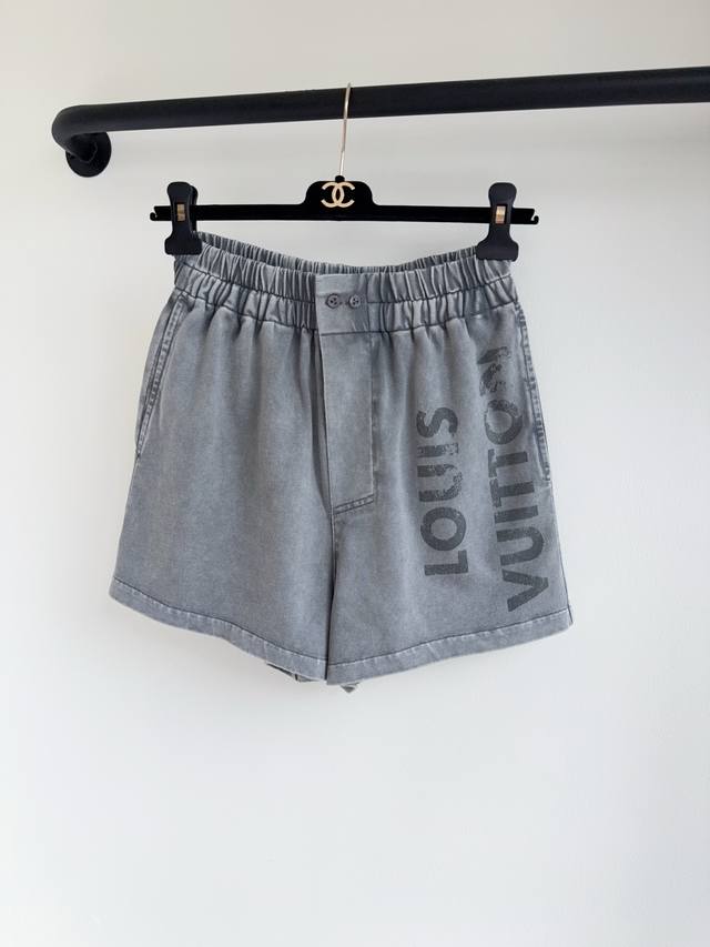 Miumiu continues to be fashionable online! The elements of college style and neu