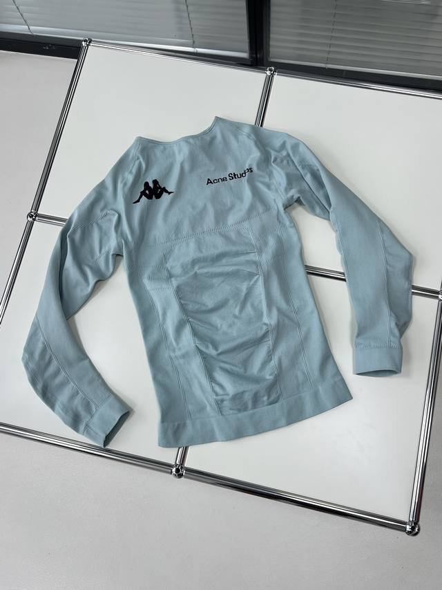 Couple's model Herme* Paris Hermes is lazy and casual, generous and beautiful, s