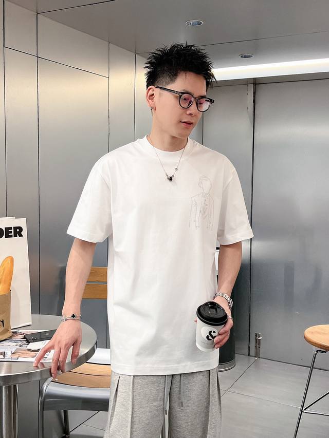 Chane 25 New Casual Sneakers Highly recommended. This season's sneakers are real