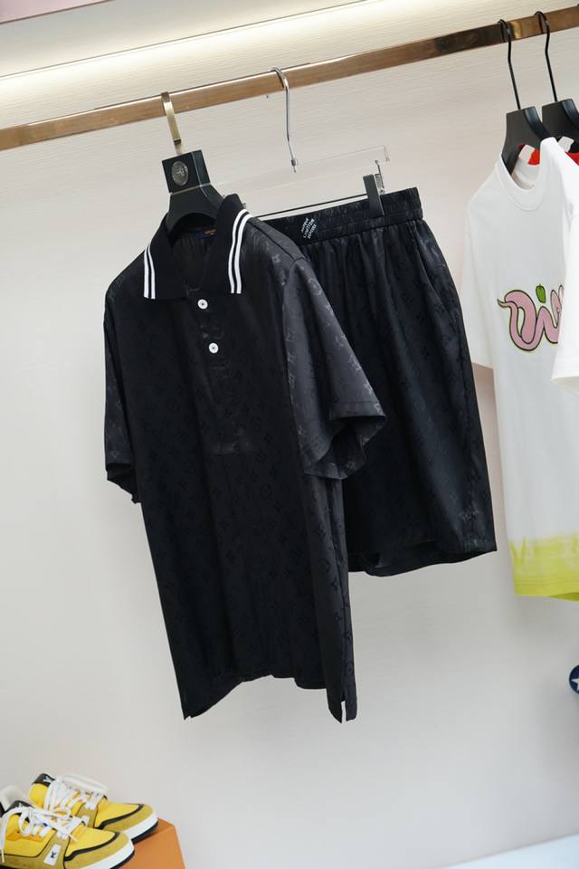 Louis Vuitto*2025Ss new suit tops are slightly transparent and looming. Fashiona