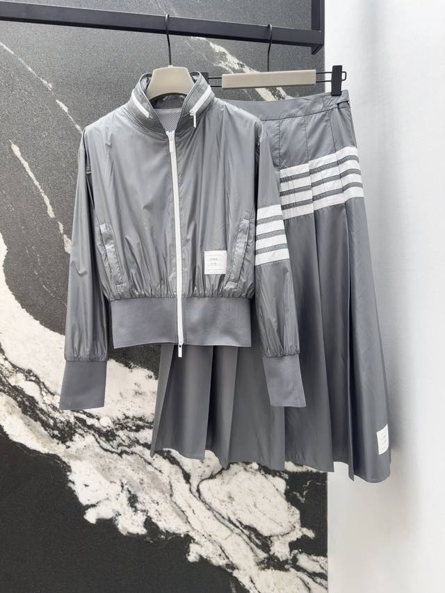Christian Dio* 2025Ss new trousers are not picky about body shape. They are espe