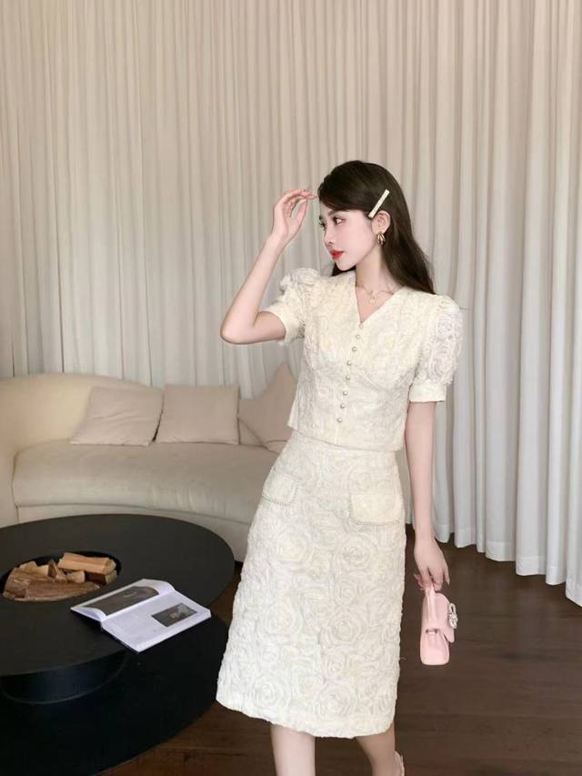 Dior25Ss new towel embroidery design short sleeves, elastic version is super sli