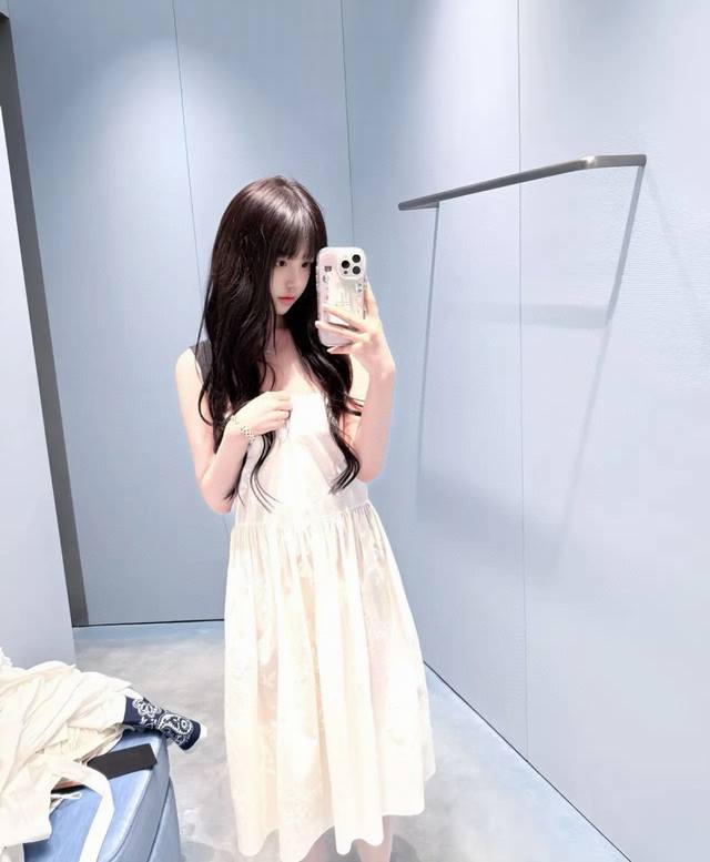 Celin*25 Spring and Summer new flocked letter short-sleeved T-shirt Made of pure