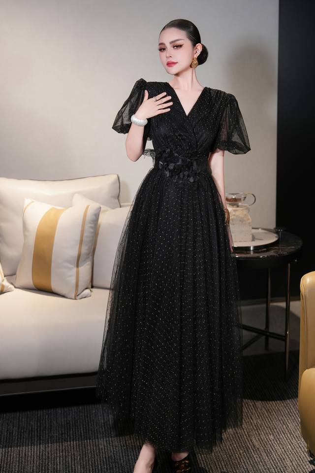 Louis Vuitto* 2025Ss new dress is full of fashion and high-end feeling. It has i