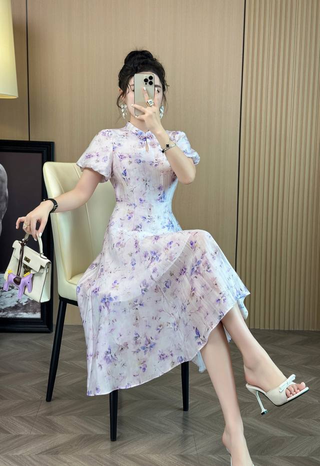 Gucc* 2025Ss new vest shirt is a subtle and fashionable style. It is easy to wea