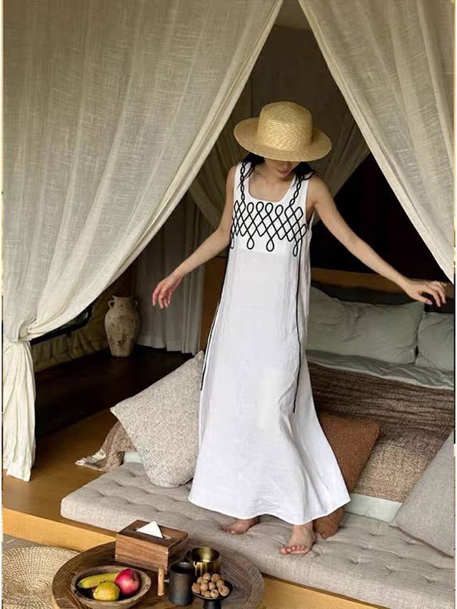 Gucc* 2025Ss new dress is full of fashion and high-end feeling. It has its own a