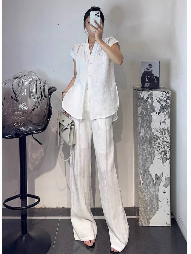 Pss Summer Re'van cargo shorts The waist is decorated with pleats instead of wai