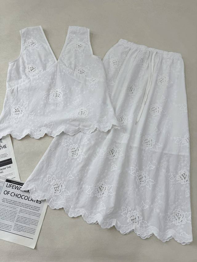 New summer style in stock! Miumiu simple college style knitted camisole, exquisi