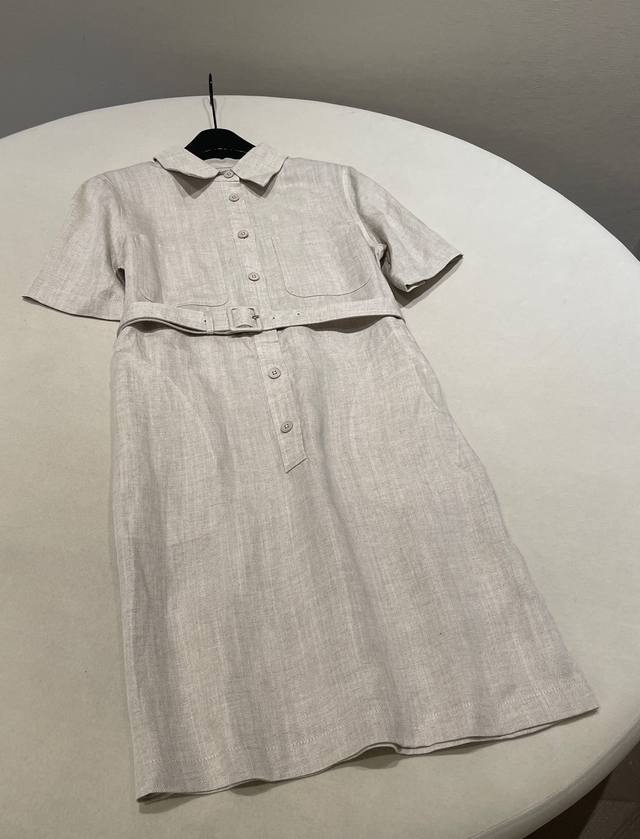 Early spring new product launch Gucci casual contrast color buttoned V-neck card