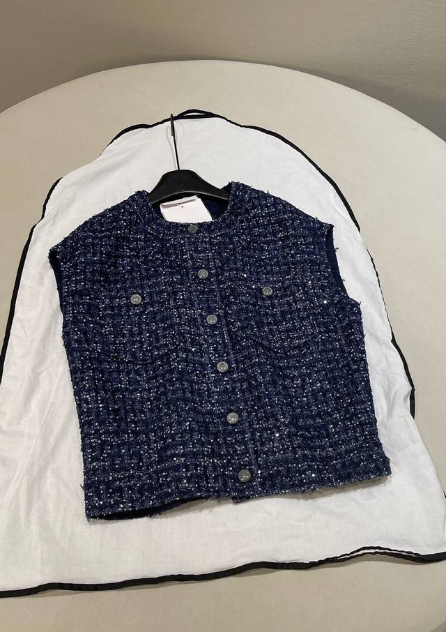 25Ss new arrival for spring and summer! Miu Logo embroidered casual knitted Polo