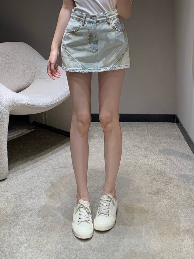 Miumi* 25Ss new spring and summer brown nylon series high waist shorts ح Exclusi