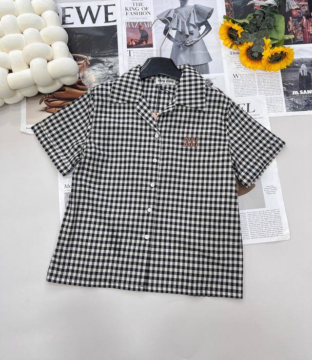 New Early Autumn Series Cd Pearl Brooch Decoration New Stand-up Collar Buttoned