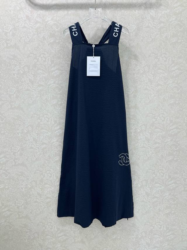 Louis Vuitto* 2025Ss new dress is full of fashion and high-end feeling. It has i