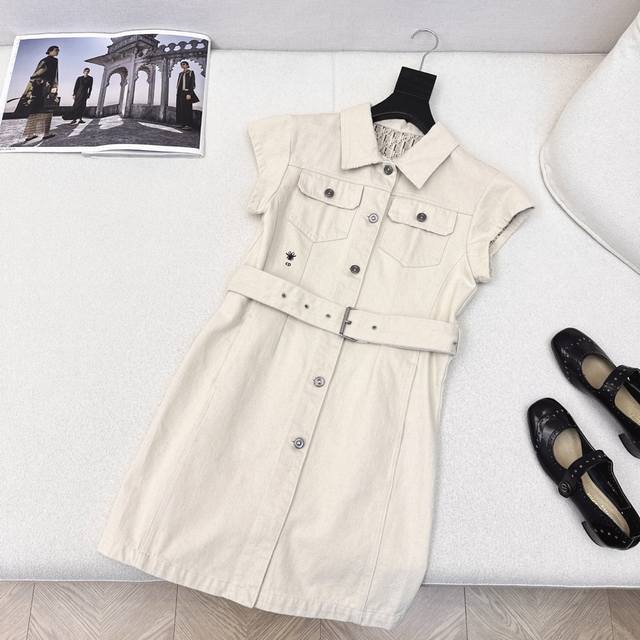 Dio*25 new suit. The combination of lapel short-sleeved top and shorts. The over