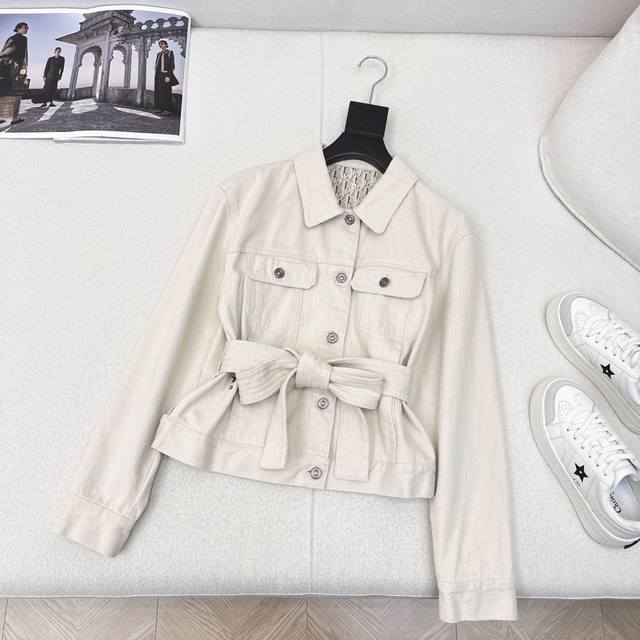 Chan*L 25 new high-waisted cuffed trousers, custom made in Yb twill cotton. The