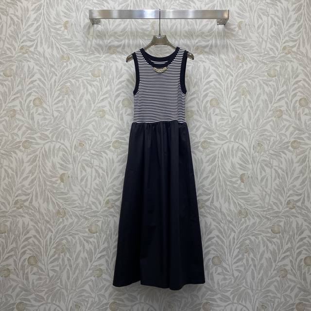 Miu Mi* 2025Ss new dress is full of fashion and high-end feeling. It has its own