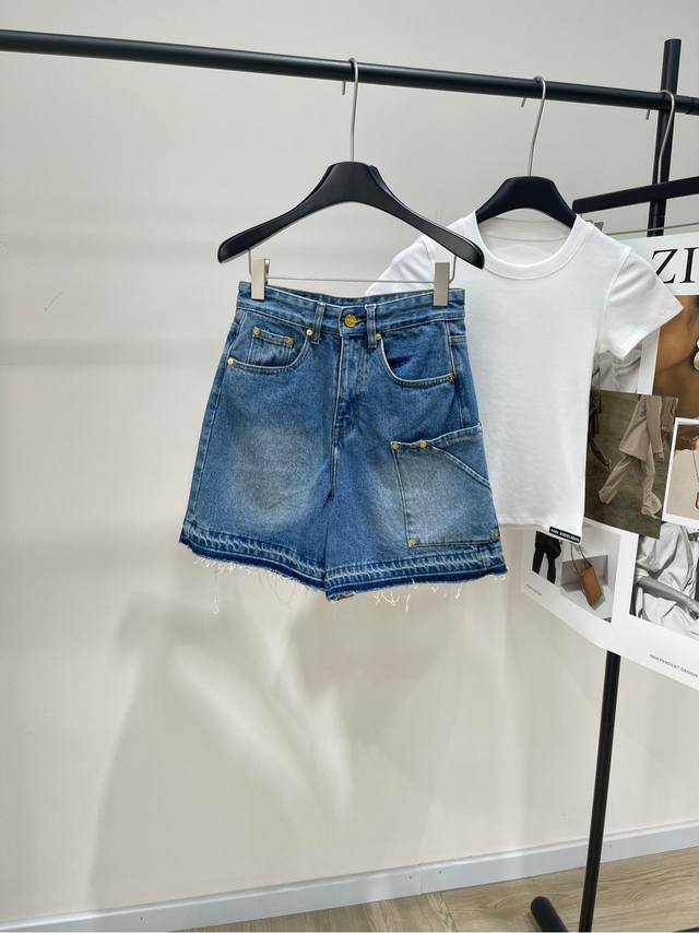 Style No. 20253460 Chane* new style double C embroidered pocket V-neck denim ves