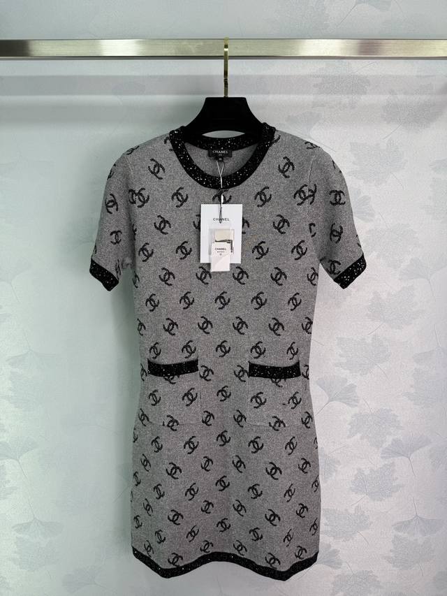 Gucc* 2025Ss new pleated dress with full texture and elegant temperament design,
