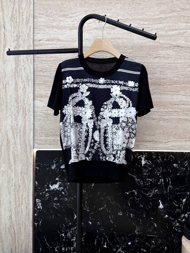 Kiton 2025 summer new men's short-sleeved fashionable classic round neck design!