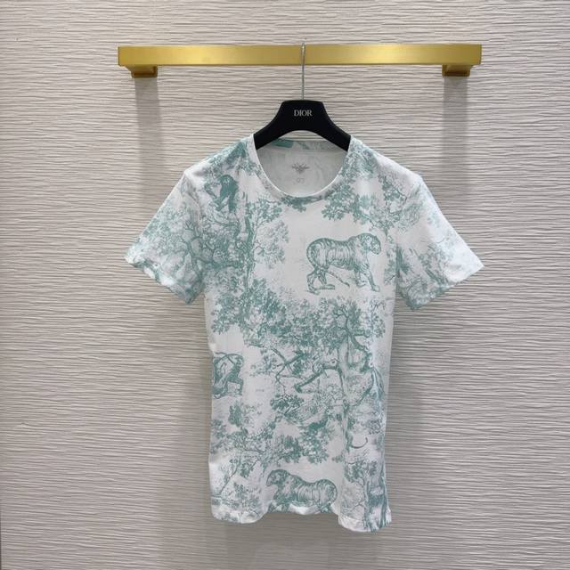 Prada new arrival 2700 New Year's hot new products are available at the counter.