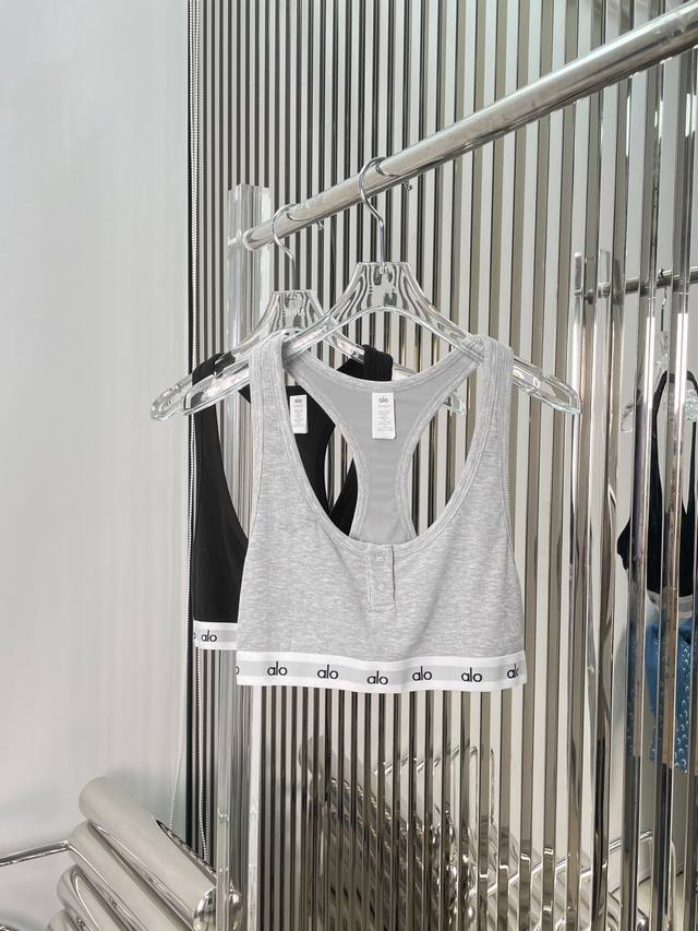 Prada short-sleeved T-shirt 2025 spring and summer new models are on sale at the