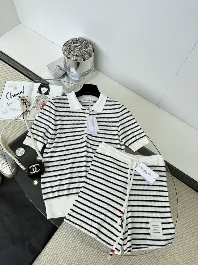 Bur Check Label Cotton Zip Hoodie Made from lightweight fleece cotton. Knitted f