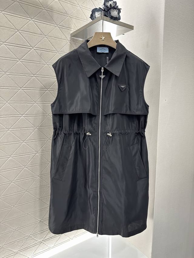Style No. Y815 Thom Browne Thom Browne classic four-bar short-sleeve The origina