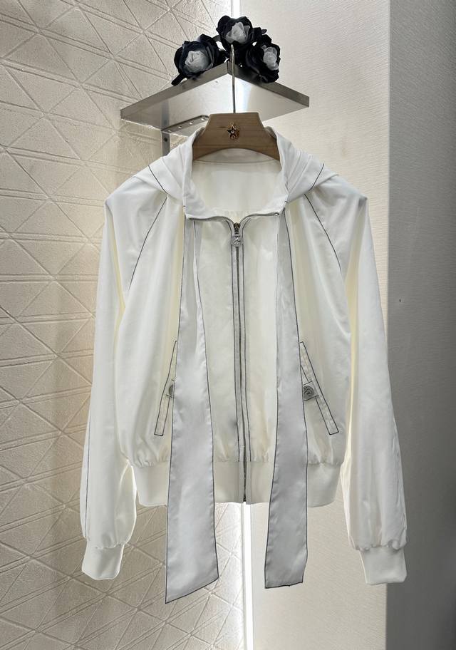 Style No. Y811 Thom Browne Thom Browne tricolor striped ribbon round neck short