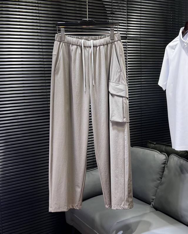 Lv rhinestone gradient knitted short sleeves are made of pure cotton yarn and fi