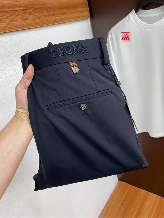This high-end denim blue thin material three-quarter pants! Unique thin material