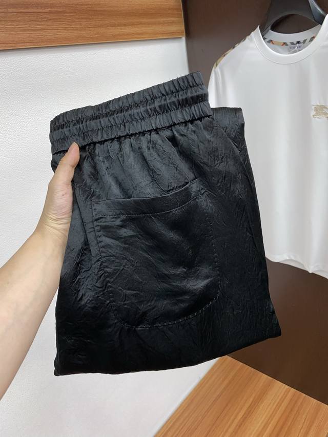 A must-have for summer! This shorts skirt with side zipper design is a perfect c