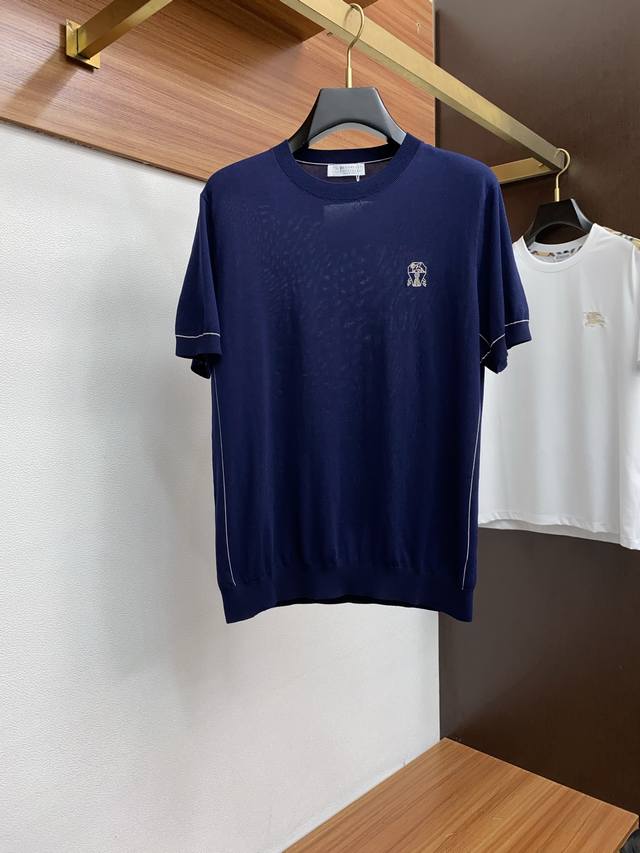 Classic denim blue with a retro filter. Generous pocket design, personality and